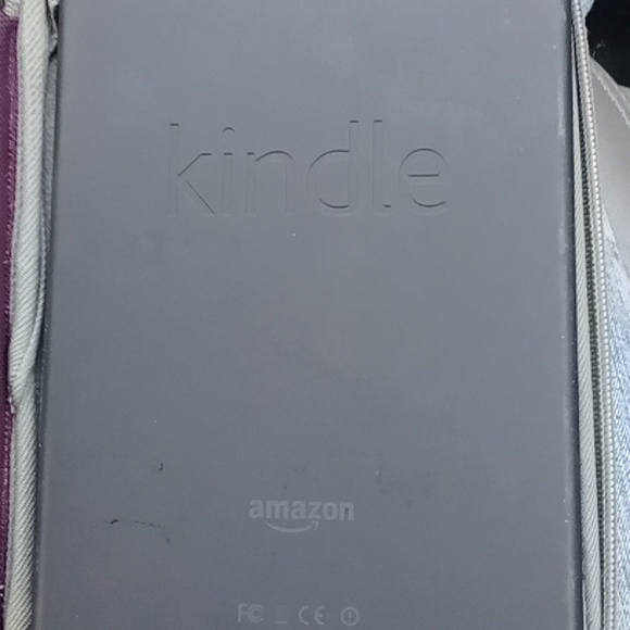 Kindle fire - Picture 2 of 2